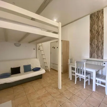 Apartment Avec Jardin Privatif Au Calme Place De Parking Hyeres